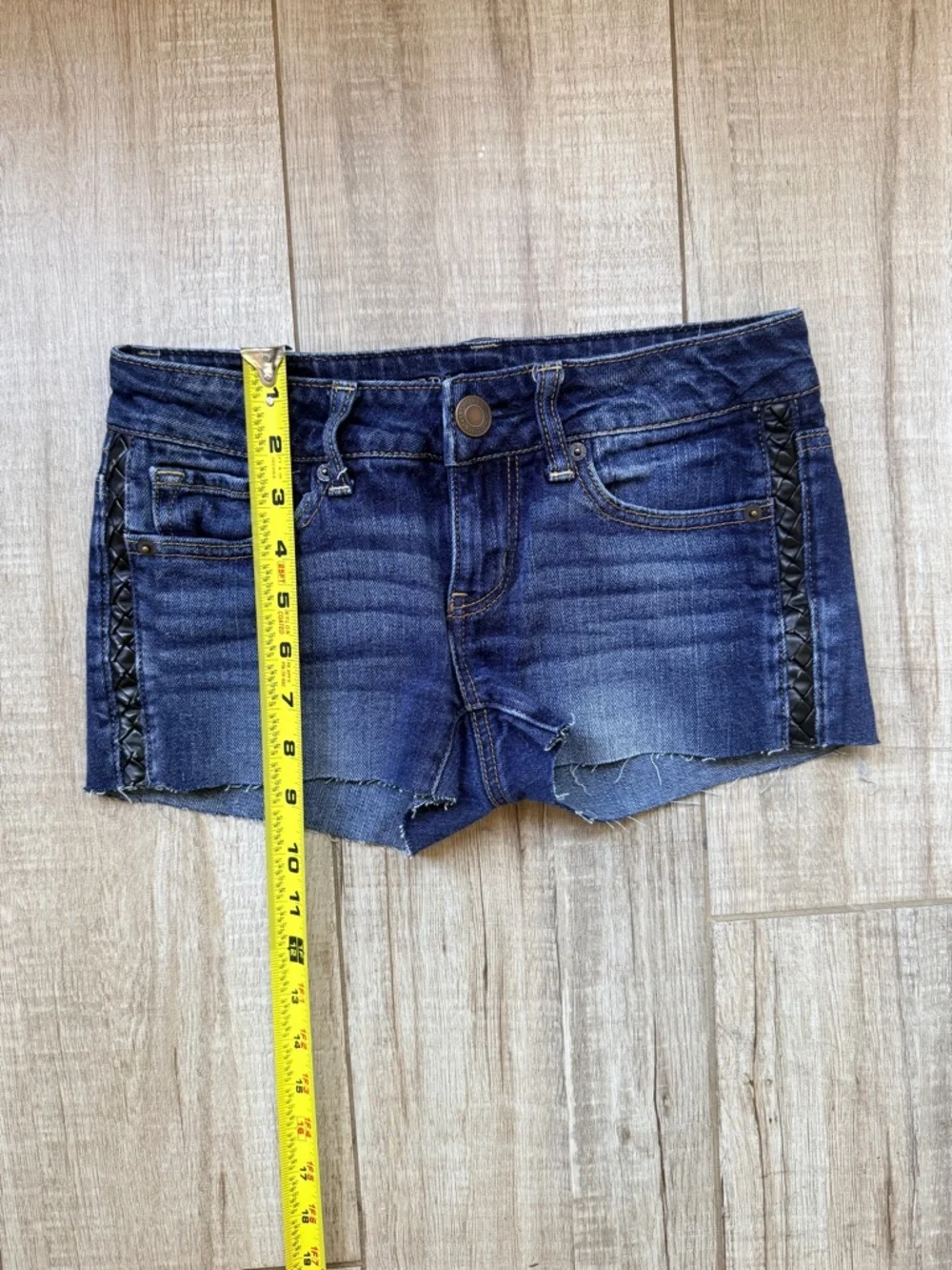 American Eagle Outfitters Low Rise Cut Off Shorts - Picture 8 of 9
